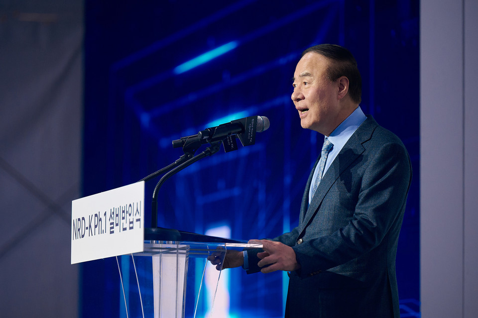 18일 삼성전자 기흥캠퍼스에서 열린 NRD-K 설비반입식에서 전영현 부회장이 기념사를 하고 있다. [사진=삼성전자]