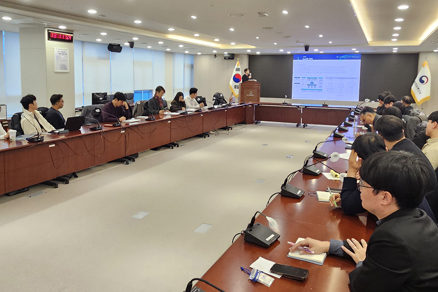 ‘2024년 디지털트윈 시뮬레이션 SaaS 개발 및 실증사업’ 종료보고회 현장 [사진=NIA]