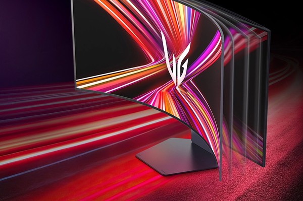 LG전자가 최초로 5K2K 고해상도 OLED를 구현한 45형 게이밍 모니터를 ‘CES 2025’에서 공개한다. [사진=LG전자]