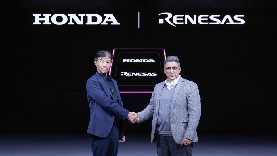 (From left) Honda Senior Managing Executive Officer, Katsushi Inoue and Renesas SVP Vivek Bhan.