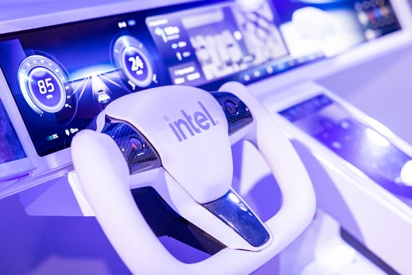  CES 2025에서의 인텔 인터렉티브 AI SDV 시연 [사진=인텔]