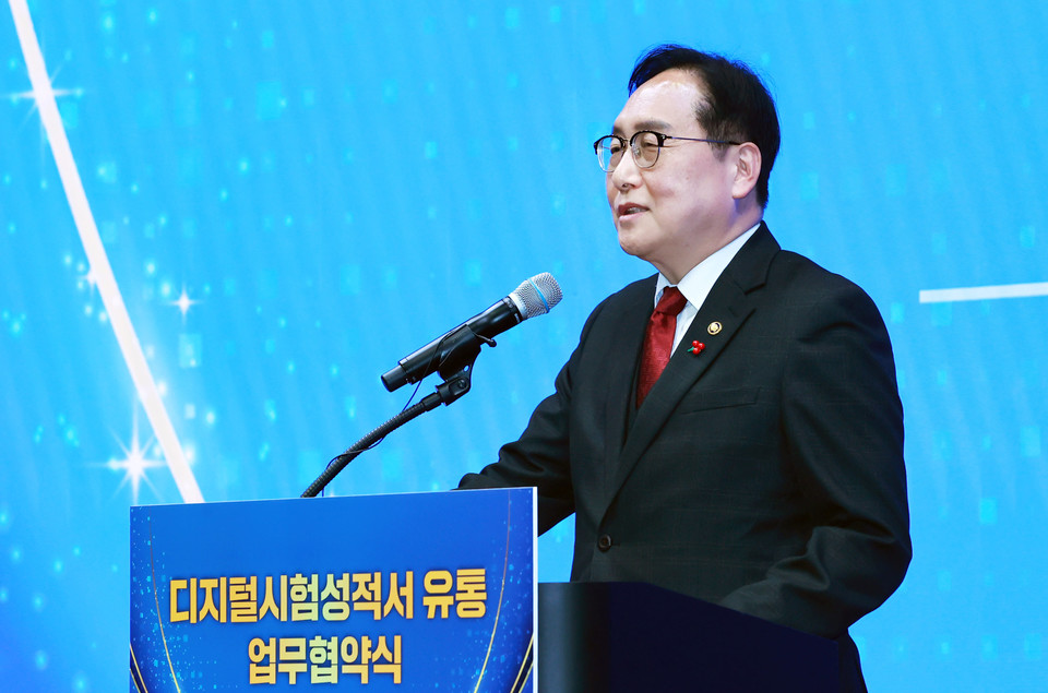 정인교 산업통상자원부 통상교섭본부장이 14일 서울 강남구 삼성동 코엑스에서 열린 디지털 시험성적서 유통 업무협약식에서 축사하고 있다. [사진=산업부]