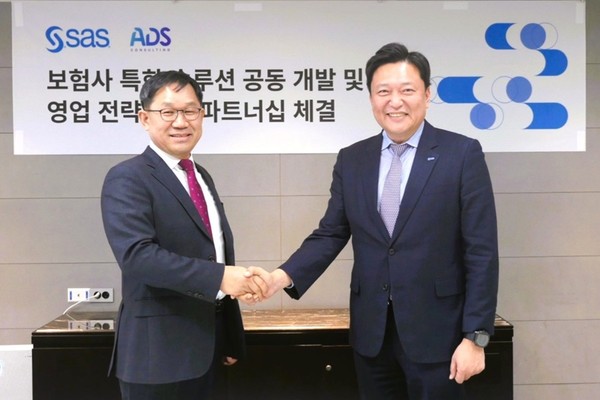 (왼쪽부터) 안진수 ADS컨설팅 대표이사, 이중혁 SAS코리아 대표이사 [사진=SAS코리아]