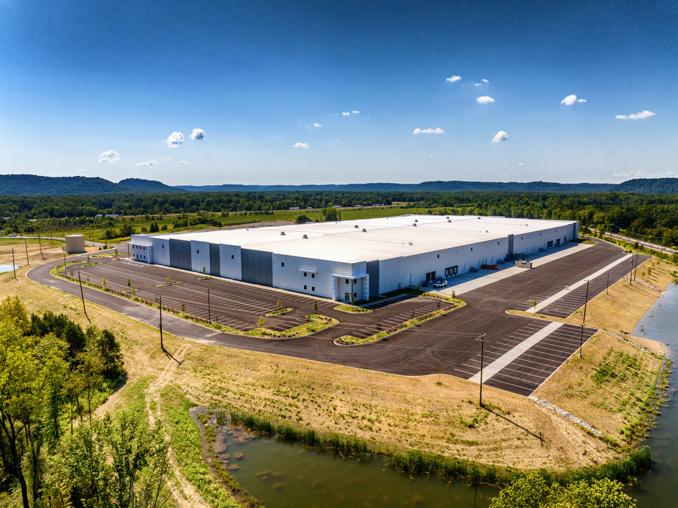 BOSK가 미국 켄터키주 불릿 카운티에 건설하고 있는 켄터키 1공장부지 인근 풀필먼트센터 전경 [사진=SK스퀘어]