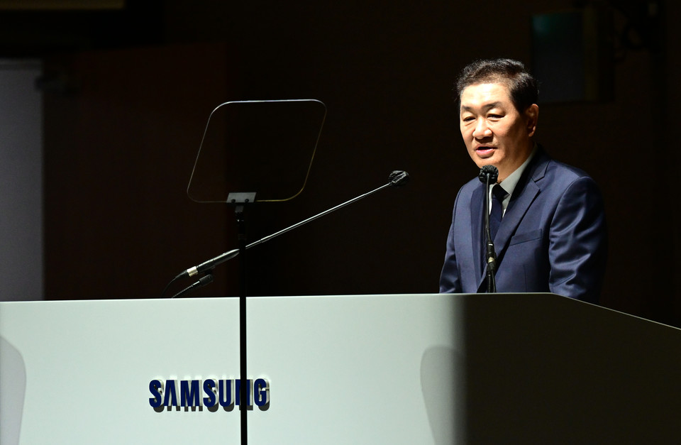 19일 경기 수원시 영통구 수원컨벤션센터에서 열린 제56기 삼성전자 정기주주총회에서 한종희 삼성전자 대표이사 부회장이 발언하고 있다. [사진=연합뉴스]