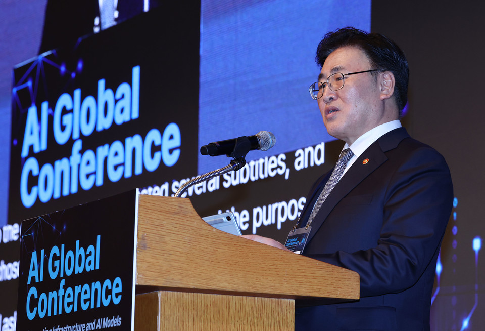 유상임 과학기술정보통신부 장관이 25일 서울 중구 롯데호텔에서 열린 AI 글로벌 컨퍼런스에서 개회사를 하고 있다. [사진=연합뉴스]