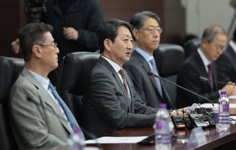 안덕근 산업통상자원부 장관이 10일 서울 종로구 한국무역보험공사에서 열린 통상 리스크 대응 반도체 업계 간담회에서 발언하고 있다. [사진=연합뉴스]