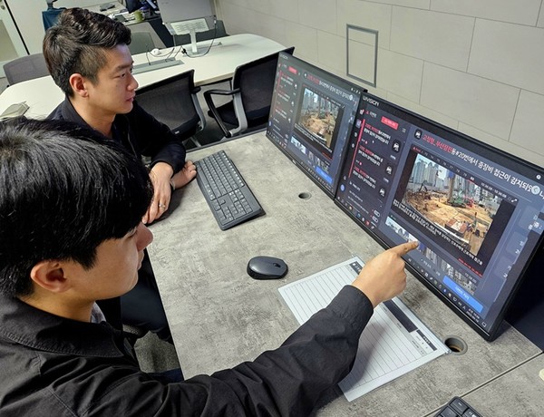 과천 코오롱타워에 위치한 통합관제센터에서의 'AI비전인텔리전스’ 시연. [사진=코오롱베니트]