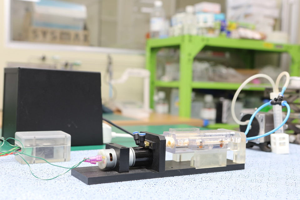 연구팀이 개발한 트윈 스크류 기반 기계식 전처리 장비 [사진=기계연]