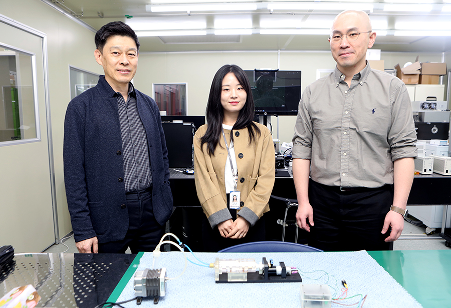 (왼쪽부터) 유영은 책임연구원(제1저자), 박지효 학생연구원(제1저자), 김관오 선임연구원(교신저자) [사진=기계연]