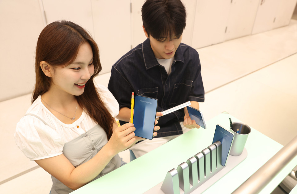 삼성전자가 초슬림 스마트폰 갤럭시S25 엣지를 정식 출시했다. [사진=삼성전자]