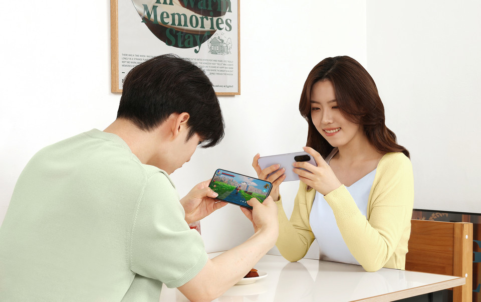 삼성전자가 콘텐츠 감상에 최적화된 대형 디스플레이를 탑재한 갤럭시A36 5G를 12일 국내 시장에 출시한다. [사진=삼성전자]