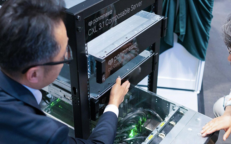 ISC 2025 현장에 전시돼 있는 HPC향 파네시아 CXL 솔루션 [사진=파네시아]