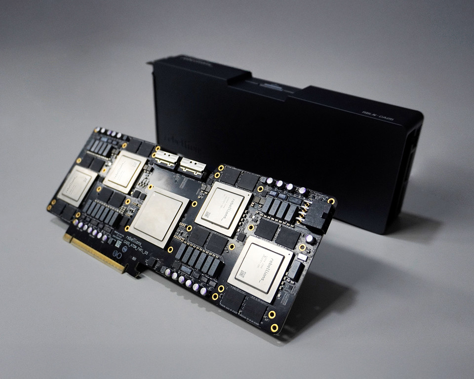 대규모 AI 추론용 가속기 아톰 맥스 [사진=SK텔레콤]