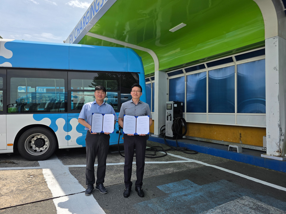 양사는 이번 협약을 시작으로 전기버스 배터리 운영관리 시스템 고도화에 나선다. [사진=제주혁신센터]