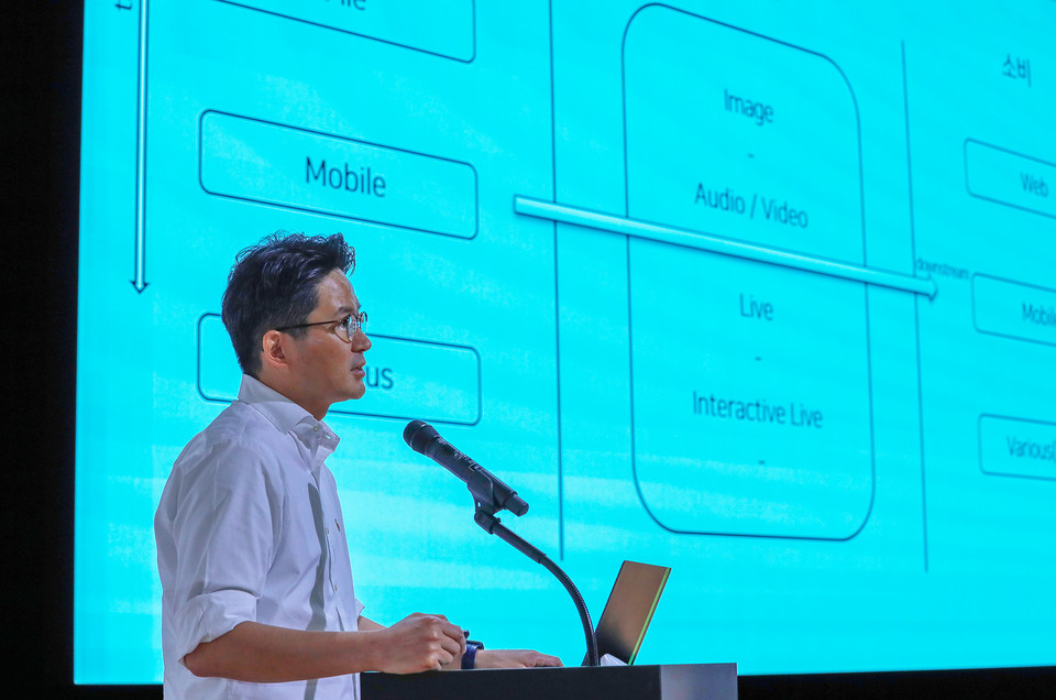 네이버 이머시브 미디어 플랫폼 김성호 리더가 16일 열린 테크포럼에서 발언하고 있다. [사진=네이버]