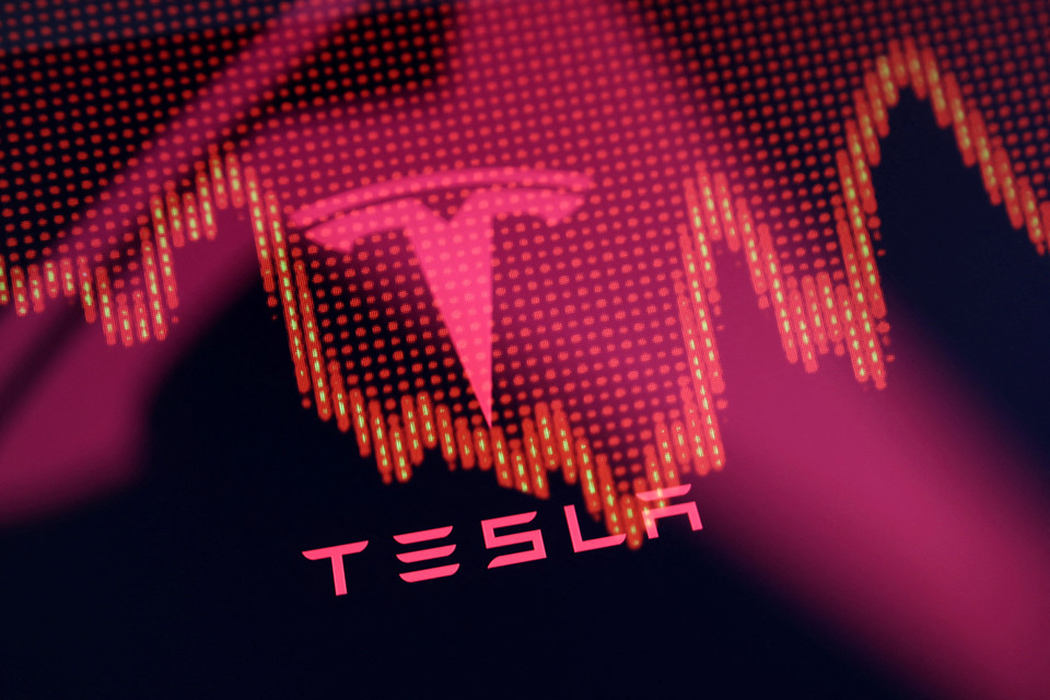 테슬라는 2분기 연속 역성장하며 부진이 장기화 조짐을 보이고 있다. [사진=로이터]