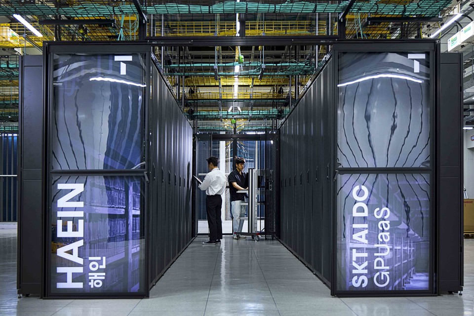 SK브로드밴드(SKB) 가산 AI데이터센터에 구축된 B200 클러스터 '해인' [사진=SK텔레콤]