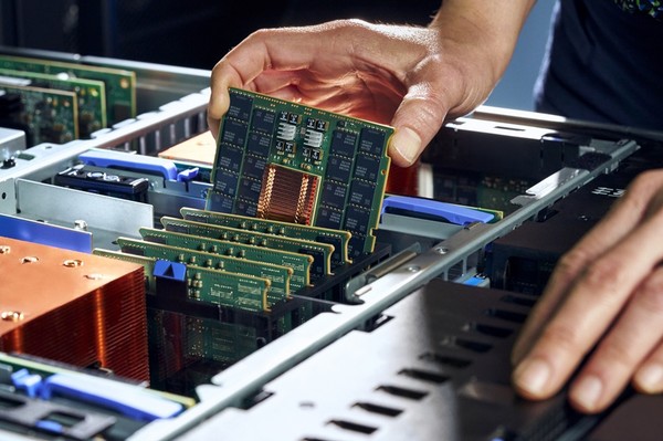 IBM이 AI 기반 자율운영을 지원하는 차세대 서버 ‘IBM 파워11’의 출시 소식을 전했다. [사진=IBM]