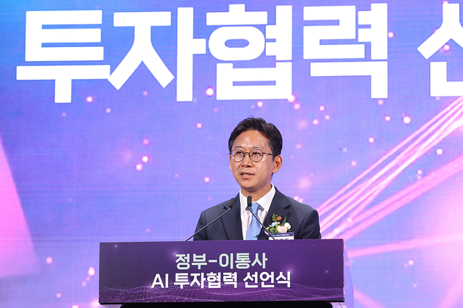 배경훈 과학기술정보통신부 장관이 12일 서울 중구 웨스틴 조선 서울에서 열린 '정부-이통사 AI 투자협력 선언식'에서 축사를 하고 있다. [사진=연합뉴스]