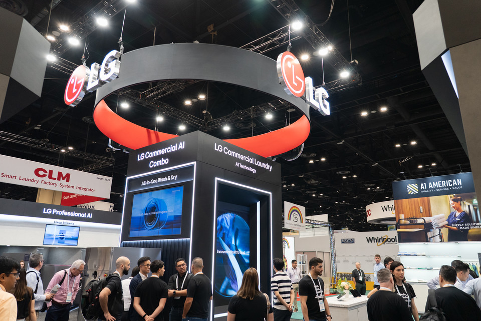 23일(현지시간) 미국 올란도에서 개막한 '클린쇼 2025' 현장에 마련된 LG전자 부스 [사진=LG전자]