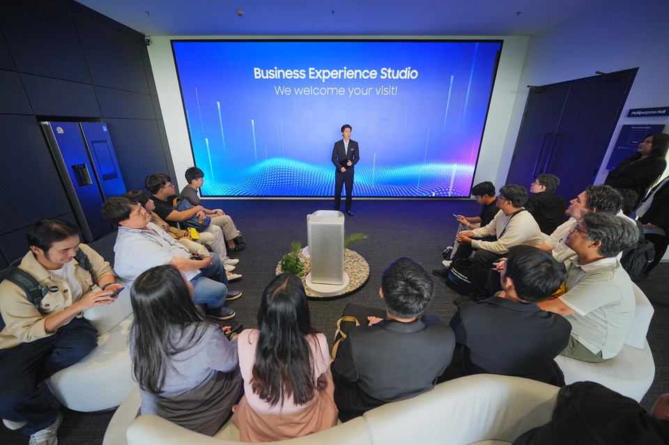 삼성전자가 태국 방콕 소재 ‘킹스퀘어(KingsQuare)’ 복합 쇼핑몰에 AI 기반 B2B 체험 공간 ‘비즈니스 익스피리언스 스튜디오(BES)’를 개소했다. [사진=삼성전자]