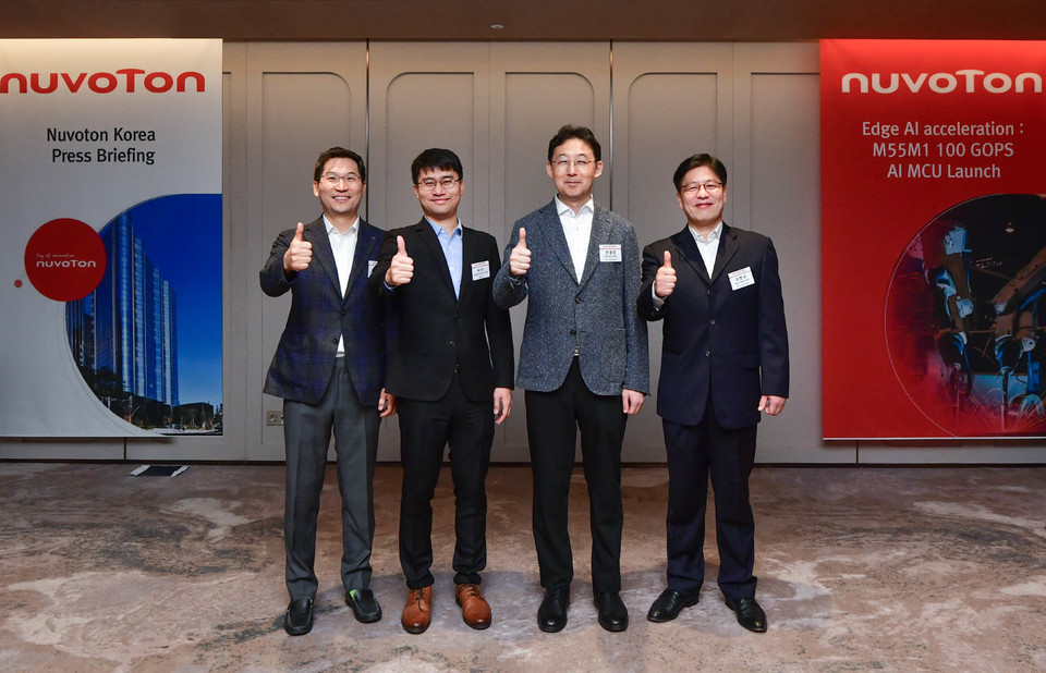 (왼쪽부터) 김동욱 누보톤코리아 상무, 크리스 셰 매니저, 안정모 한국지사장, 이한규 상무