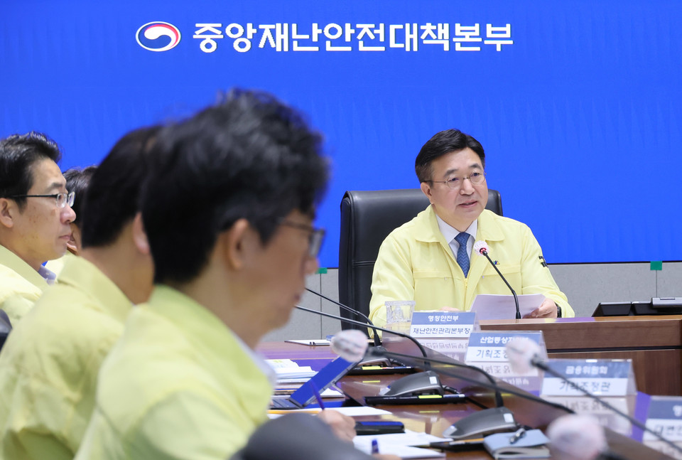 윤호중 행정안전부 장관이 30일 서울 종로구 정부서울청사에서 열린 국가정보자원관리원 행정정보 시스템 화재 관련 중앙재난안전대책본부 6차 회의에서 발언하고 있다. [사진=연합뉴스]