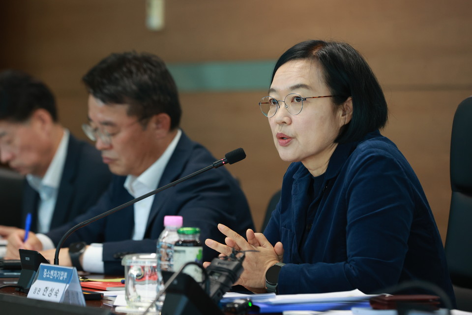 한성숙 중소벤처기업부 장관이 1일 서울 영등포구 기술보증기금 서울지점에서 열린 중기부-공공기관 정책협의회에서 발언하고 있다. [사진=중기부]