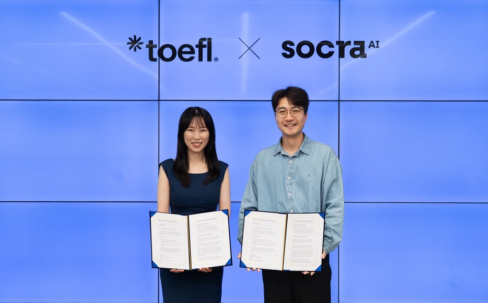 (왼쪽부터) 예희경 ETS코리아 대표, 박수영 소크라AI 대표 [사진=소크라AI]