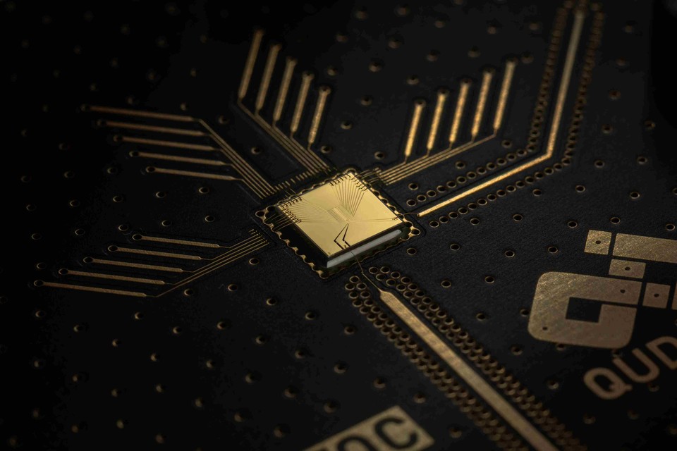 큐도라 이온트랩 50큐비트 양자프로세서(QPU)