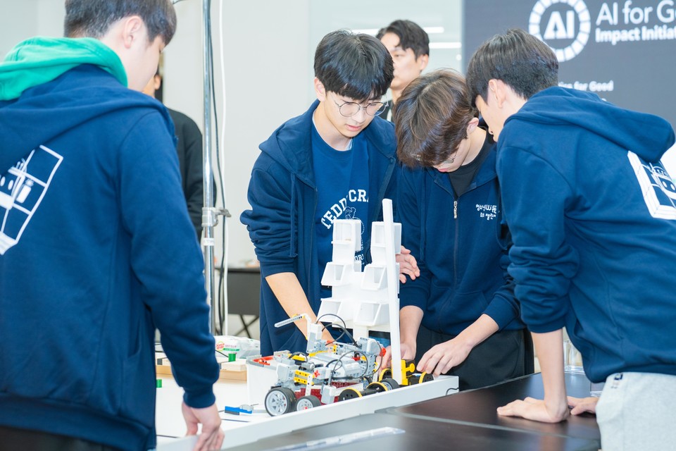 8일 네이버 신사옥 1784에서 열린 청소년 글로벌 로보틱스 챌린지 현장 [사진=커넥트재단]