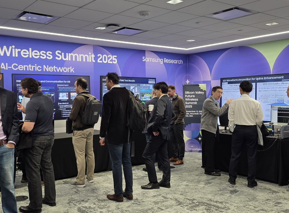 실리콘밸리 마운틴뷰에서 열린 서밋 현장에서 기술시연을 하는 모습 [사진=삼성전자]