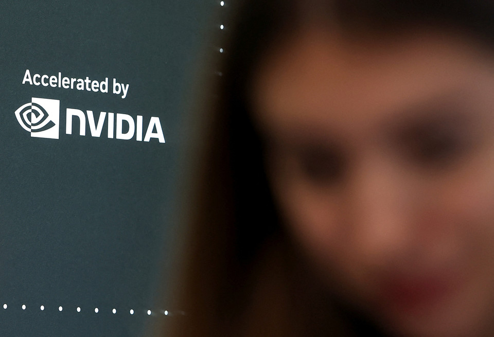 네비우스 데이터센터에 구축돼 있는 인프라 장비에 엔비디아 로고가 보인다. [사진=로이터]