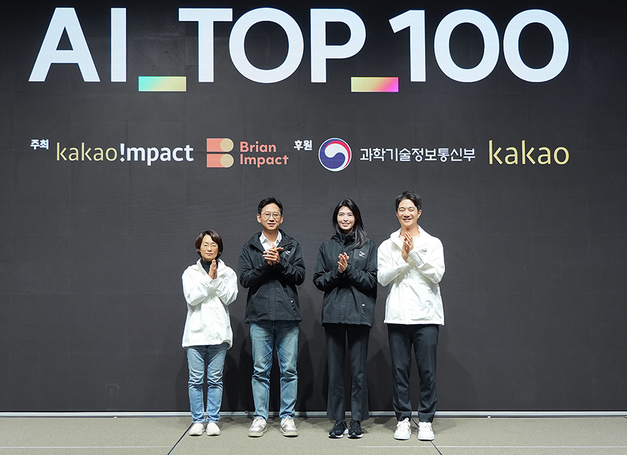 (왼쪽부터) 류석영 카카오임팩트 이사장, 배경훈 부총리 겸 과학기술정보통신부 장관, 정신아 카카오 대표, 김경헌 브라이언임팩트재단 상임이사 [사진=카카오]